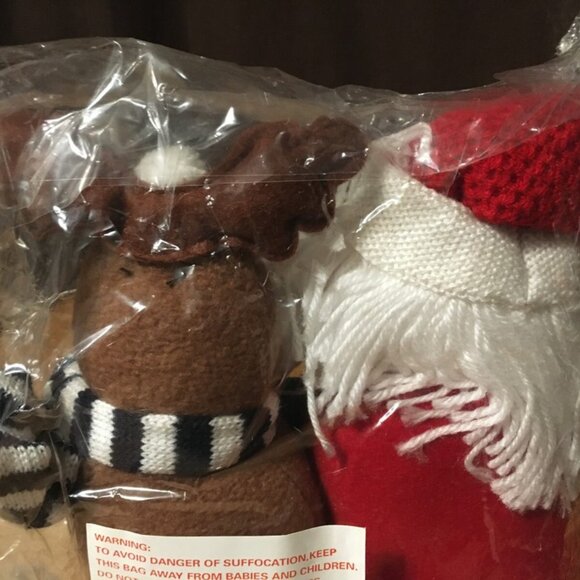 SANTA + REINDEER PLUSH HOLDING SNOWFLAKE TOGETHER VANSON INTL - Picture 6 of 9